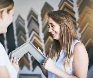 ¿Por qué es importante confiar en profesionales para enmarcar tus obras de arte?