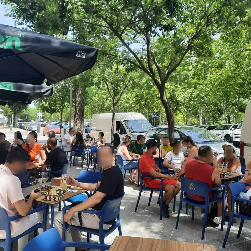 Local con actividad de bar en rentabilidad - 6,5% RBA - 126 m² - Terraza:  de Vicente Palau Jiménez - Agente Inmobiliario