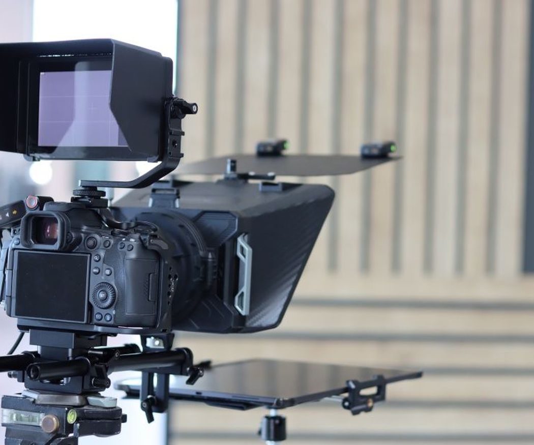Por qué alquilar equipos audiovisuales es la clave del éxito en ferias y congresos