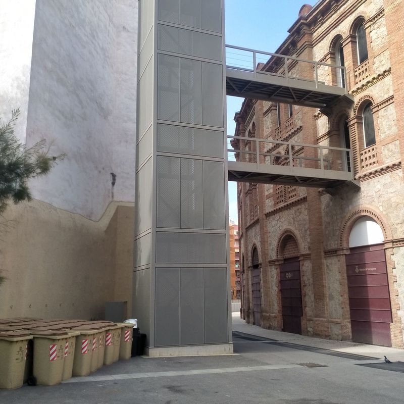 Estructura Metálica para Montacargas con pasarela Plaza toros Tarragona.: Trabajos realizados de Global Metall Taller, SL