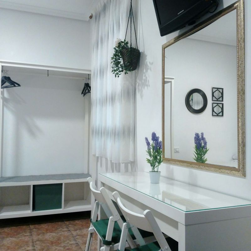 Habitación Doble + cama supletoria: Habitaciones y Servicios de Hostal Bruña Paseo del Prado