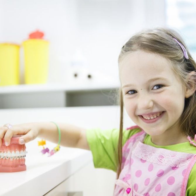 Evítales complejos a tus hijos con una ortodoncia invisible