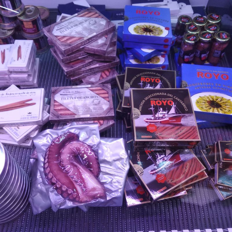 Venta de anchoas delicatessen en Bilbao