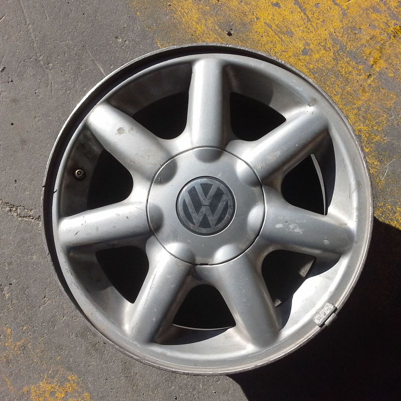Llantas de Volkswagen de aluminio en R 14 en desguaces clemente de albacete