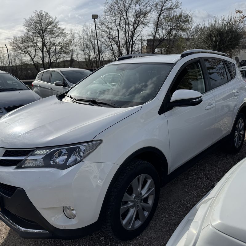 Toyota rav4 4x4 2.0d 150 cv del 2014 con 172.000 km: Stock de Vehículos de El Truekke