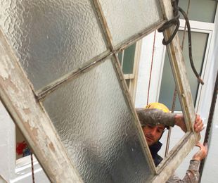 Cómo ahorrar energía instalando dobles ventanas en su edificio