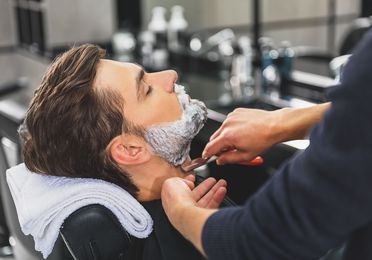 Afeitado o arreglo de la barba para hombres