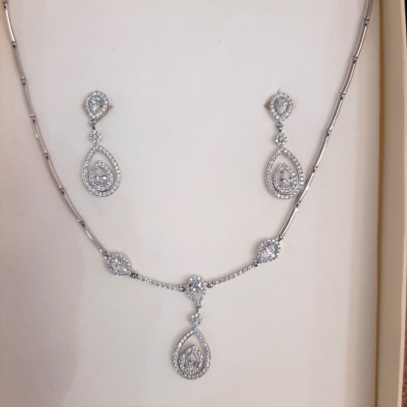 Gargantillas y pendientes plata( novia, madrina y eventos): Catálogo de Joyería Izquierdo