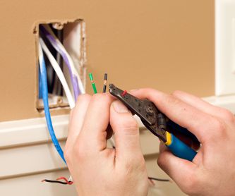 Instalaciones eléctricas de baja tensión: Servicios de Electricista Daniel Siuraneta