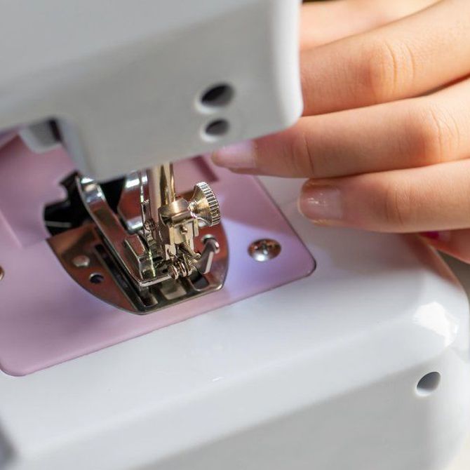 Cómo elegir la máquina de coser perfecta según el tipo de tela que trabajas