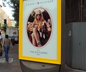 Campaña Tomy Hilfiger mobiliario urbano Madrid