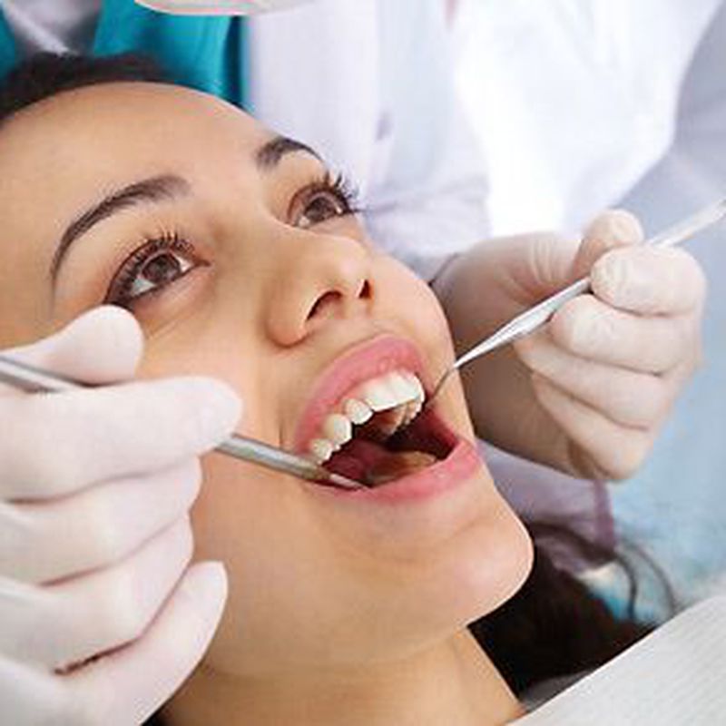 Implantes: Servicios de Clínica Especialidades Dentales
