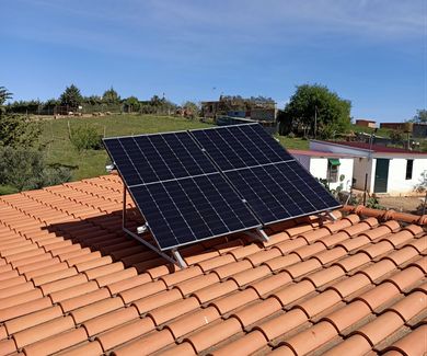 Panel fotovoltaico Monocristalino de 440Wp, 120 células y 20.77% de rendimiento.  Precio: 180€ IVA incluido por unidad.