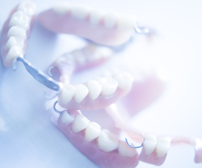 Removibles y mixtas: Especialidades  de Clínica Dental Baviera