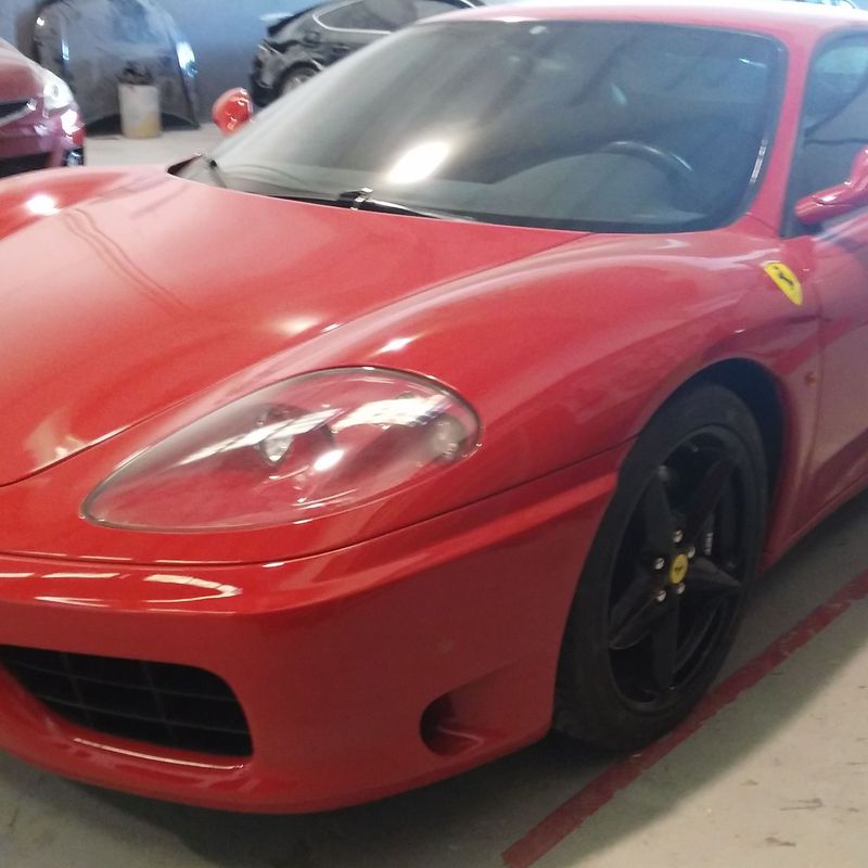 Reparación de Ferrari: Servicios de Taller Plancha y Pintura Rafael Gascón