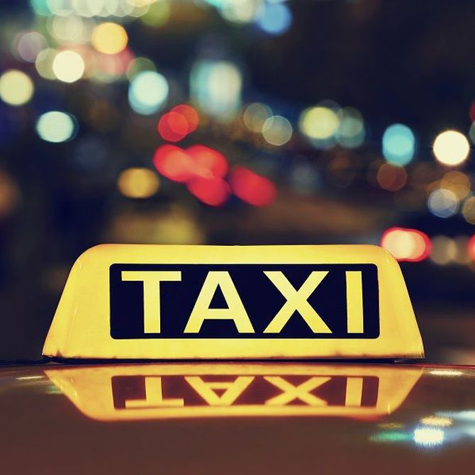 Pedir un taxi de noche