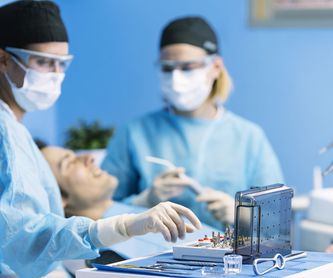 Implantología: Tratamientos Dentales de Clínica Dental La Mallola
