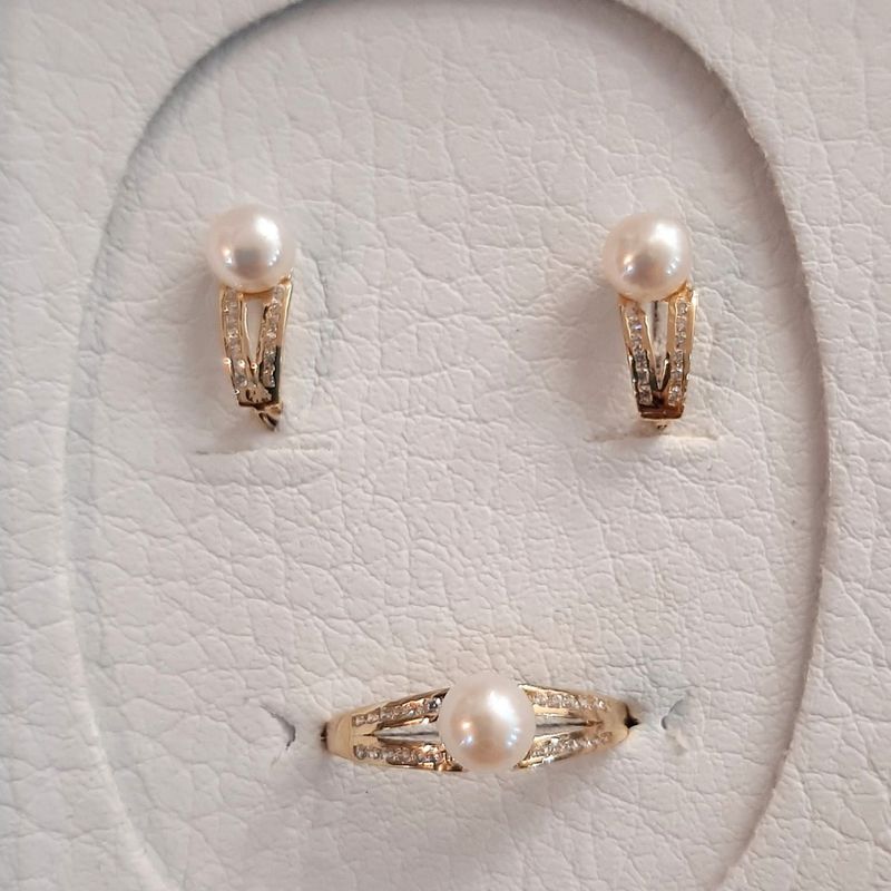 Juego de comunión para niña en 18k: Catálogo de Joyería Izquierdo