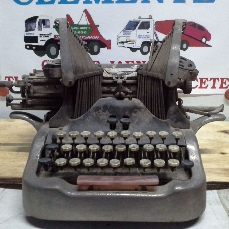 maquina de escribir antigua en chatarras clemente de albacete