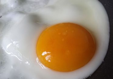 Huevos fritos con chorizo y sin chorizo 