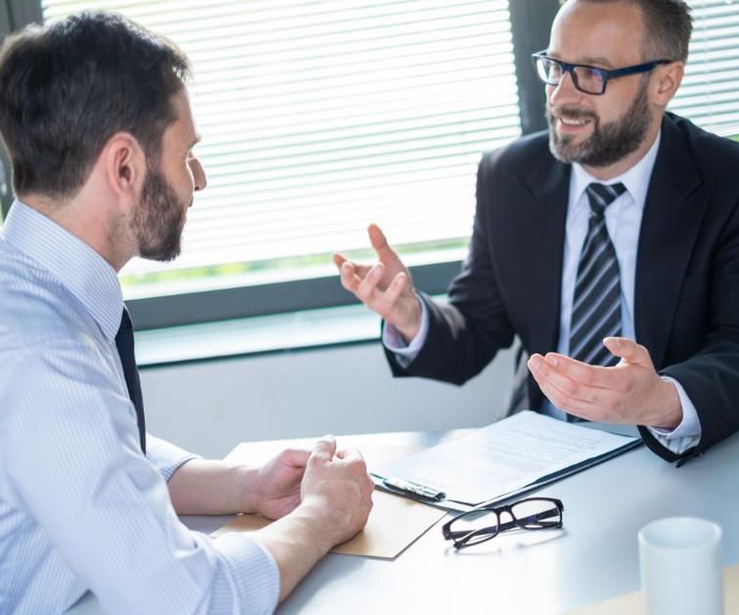 ¿Cómo se debe entregar la nómina a los empleados?