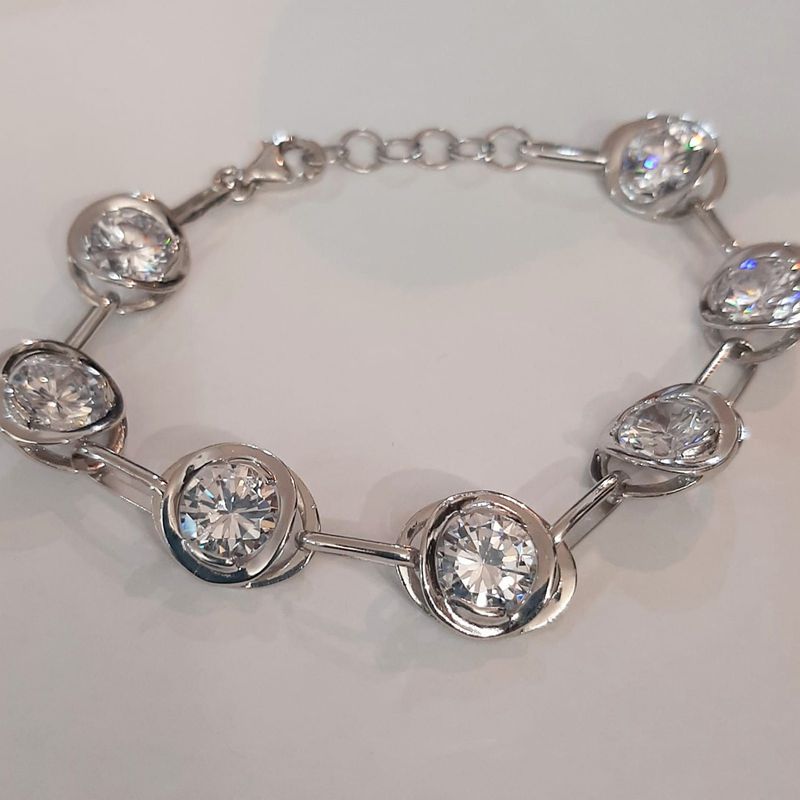 Pulsera en plata de ley con circonitas grandes, color blanco: Catálogo de Joyería Izquierdo