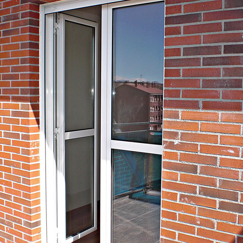 Puertas de balcón o balconeras: Productos y servicios de Aluminios Tascón
