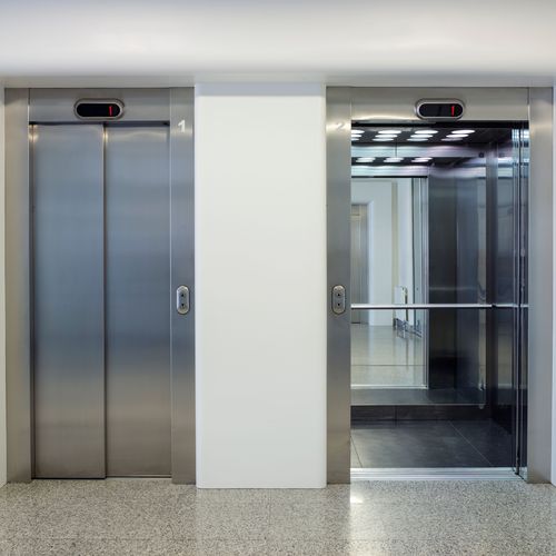 Instal·lació d'ascensors per a discapacitats a Montcada i Reixac
