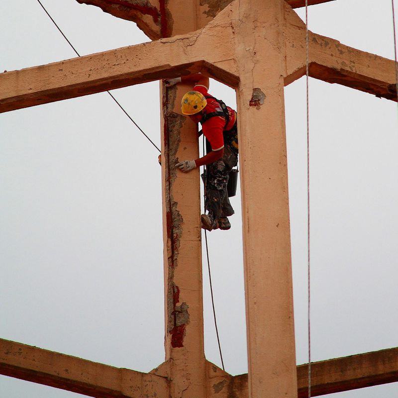Reparación y mantenimiento de estruccturas de hormigón con trabajos verticales.