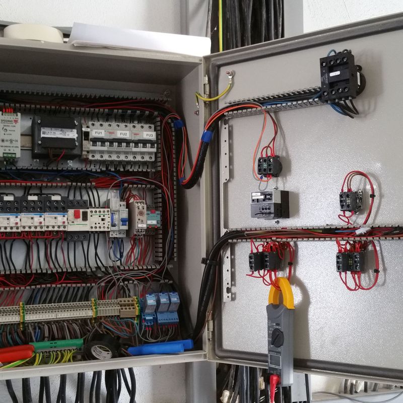 ELECTRICITAT: Servicios de InstalQuerol