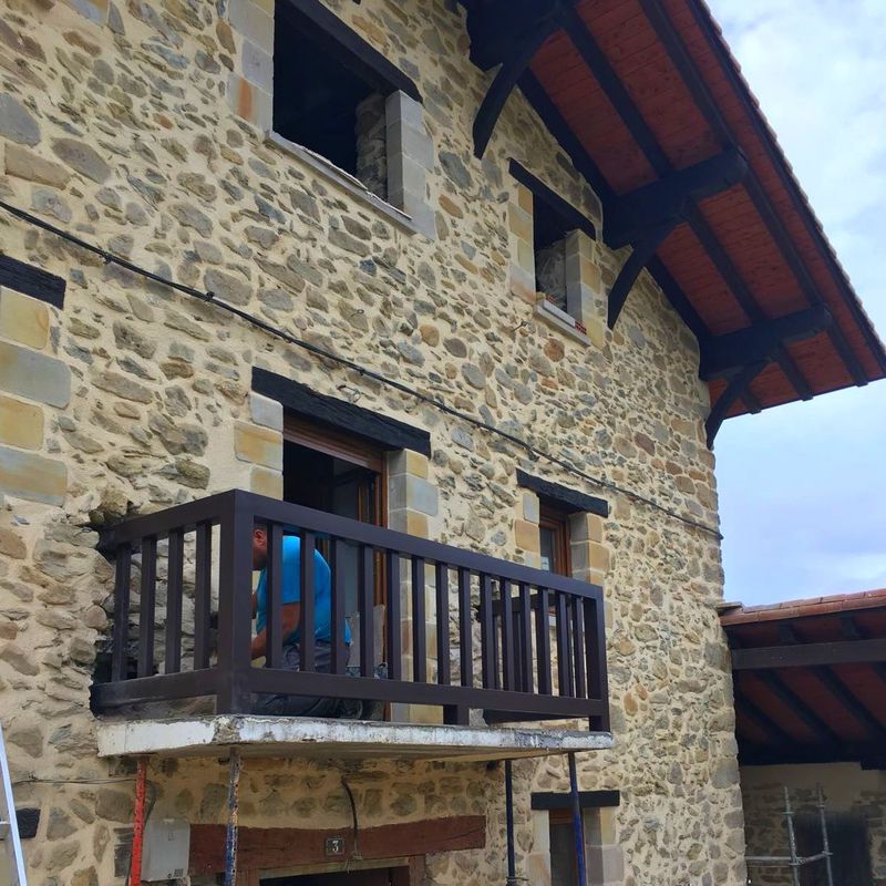 Balcon en hierro para caserio en Bedia