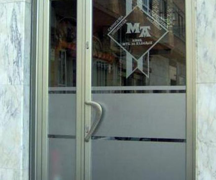 Puertas de portal: Catálogo de Ventanas de Aluminio Miguel