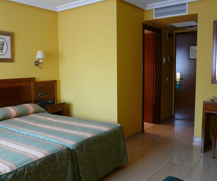 Double Room with additional bed. Hotel IDH Angel }}