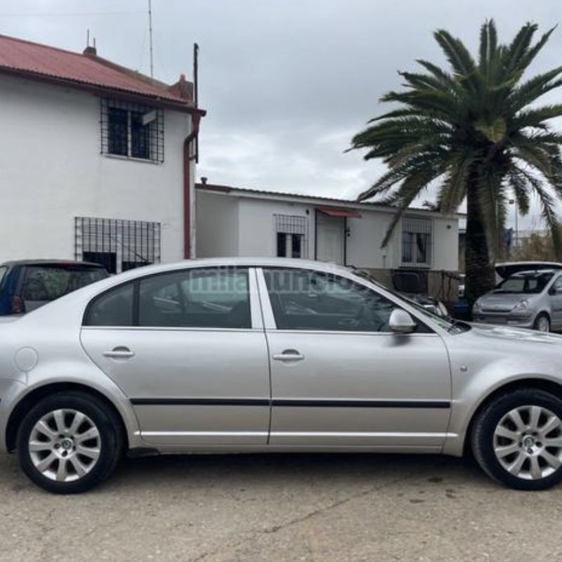 Skoda súper b 1.9 tdi 115 cv del 2008 con 319.000 km: Stock de Vehículos de El Truekke