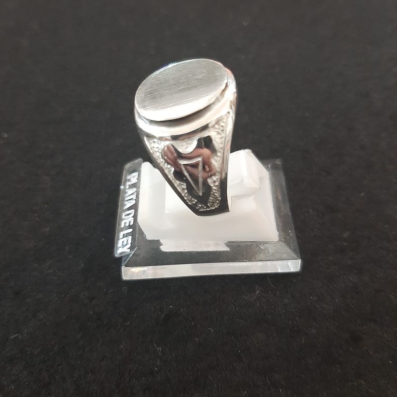 Sello fundido en plata de ley: Catálogo de Joyería Izquierdo