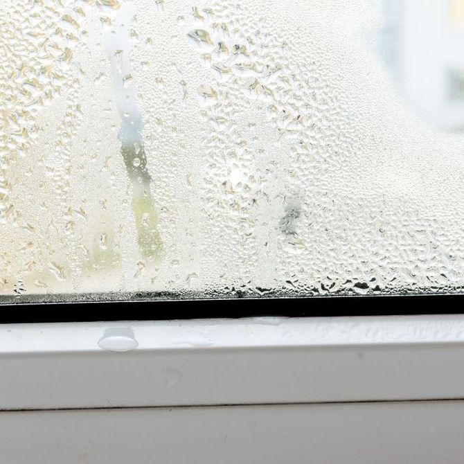 ¿Cómo puedo evitar la condensación en mis ventanas?