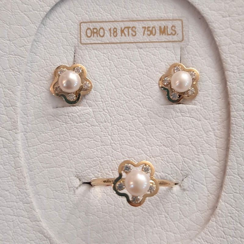 Juego de comunión para niña en 18k: Catálogo de Joyería Izquierdo
