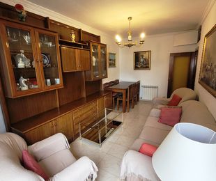 Piso en Pico de Almanzor, 3 habitaciones, cocina, salón, 1 baño. Mucha luz
