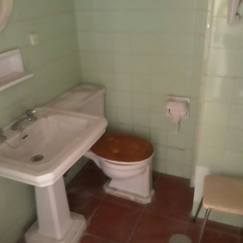 Reforma de baño minimalista: Servicios de Reformas, Pinturas e Impermeabilizaciones Carmelo’ s