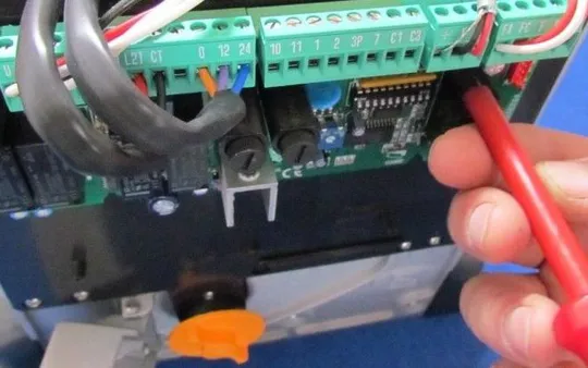 Especialistas en reparación y mantenimiento de puertas automáticas en Asturias