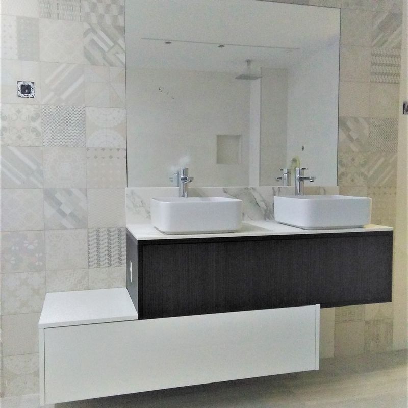 Mueble de baño encimera textura mármol