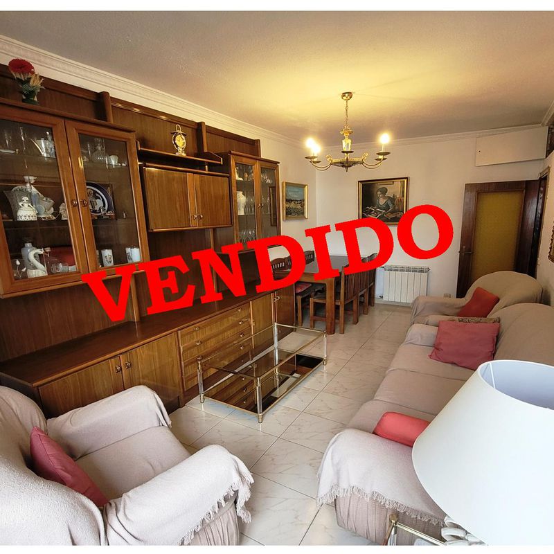 Piso en Pico de Almanzor, 3 habitaciones, cocina, salón, 1 baño. Mucha luz:  de Vicente Palau Jiménez - Agente Inmobiliario