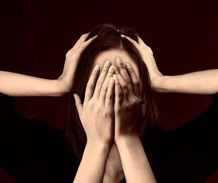 Qué es el trastorno delirante: síntomas y tratamiento