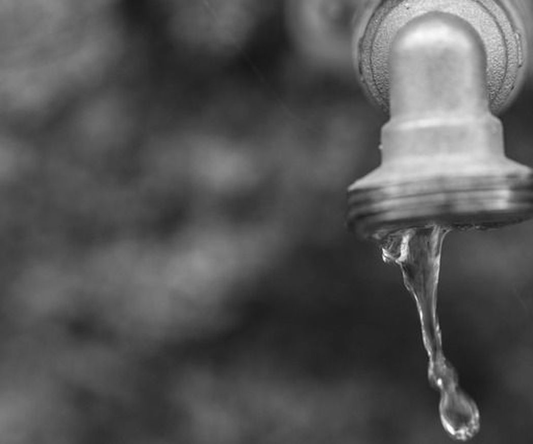 Problemas de salud causados por beber agua en mal estado