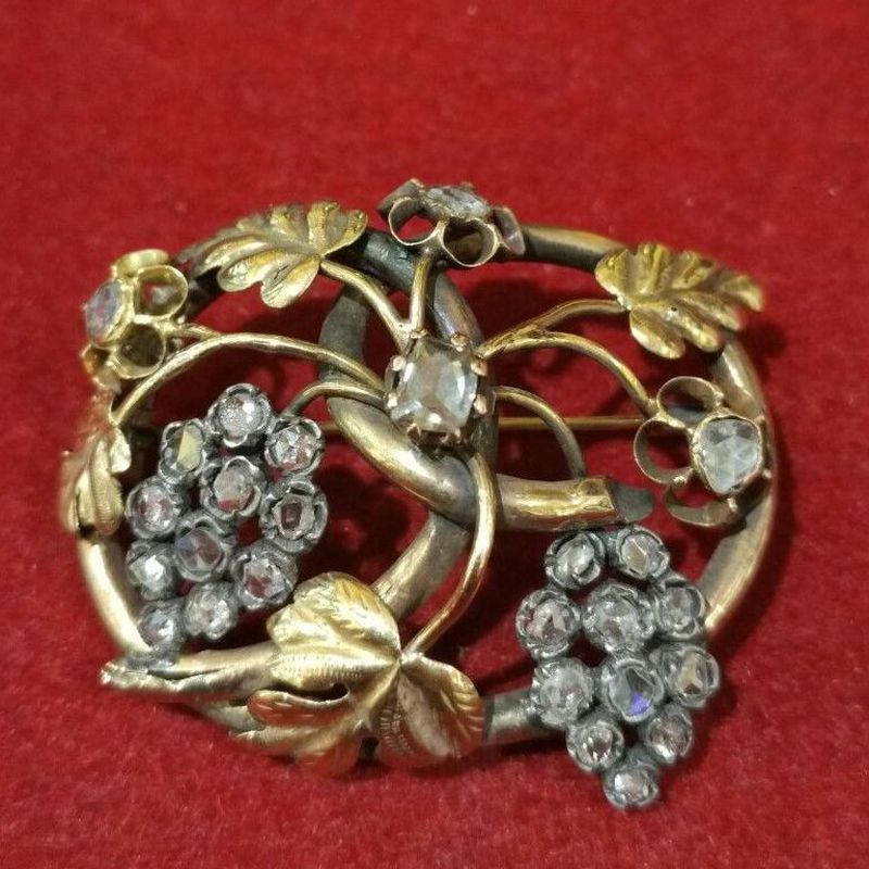 Broche con parra y uvas en oro de 18k con diamantes. S. XIX A- 5256: Catálogo de Antigua Joyeros