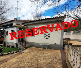 Chalet en sierra de Altomira, gran parcela con piscina, jardín, barbacoa...