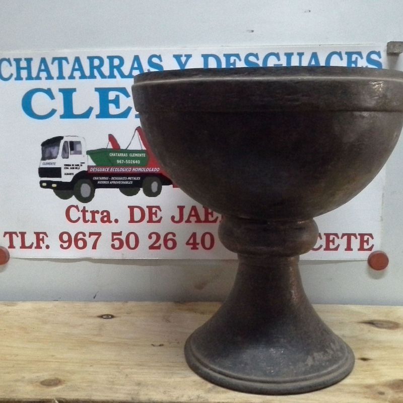 Copa de laton antigua en desguaces Clemente de Albacete