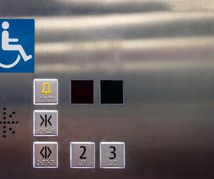Las normas de seguridad para el uso de ascensores para discapacitados