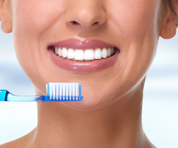 Limpieza dental: Especialidades de Clínica Dental Plaza 58 (Dr. Pedro Fernández Lorente)