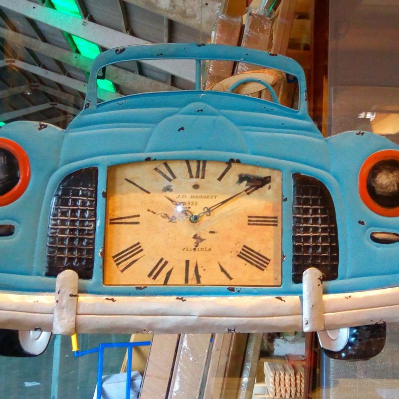 Reloj metálico coche